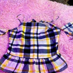 Cute little summer top with cap sleeves adorable missing one button